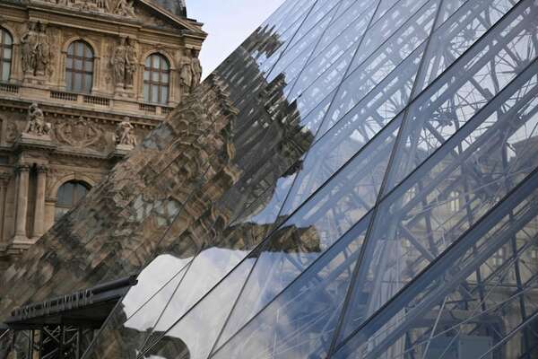 El Louvre abre parcialmente tras tres días de huelga por falta de personal y robos recientes - Viajes - ABC Color