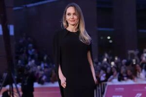 Popular / ¡Angelina Jolie mostró la cicatriz de su mastectomía!