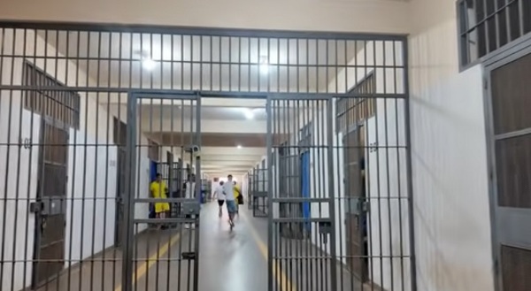 Youtuber argentino ingresó a la cárcel de máxima seguridad de Minga Guazú y mostró cómo funciona el centro penitenciario