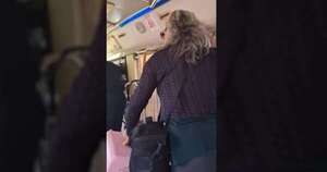 Diario HOY | Policías bajan a una mujer de la Línea 12 por viajar con su gato en caja transportadora