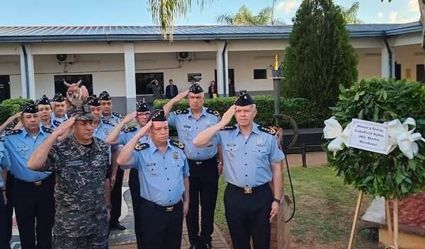 Policía Nacional rinde homenaje a uniformado caído en operativo Veneratio - Policiales - ABC Color