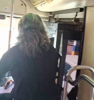 [VIDEO] Con policía y todo, chofer mandó bajar del micro a señora que viajaba con su gatito