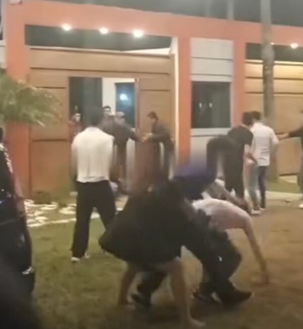 Popular / Colación de colegiante terminó en batalla campal