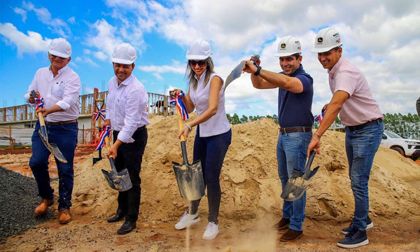 Se realizó la palada inicial del bloque administrativo de la Facultad de Ciencias y Tecnologías, financiado por la Gobernación de Caaguazú - OviedoPress