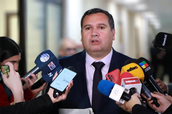 A criterio de senador, a la reunión de ministros de Corte y Peña «sólo le faltó darle publicidad»