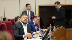 Senador afirma que ministros de la Corte deben ir a juicio político por la mafia de los pagarés