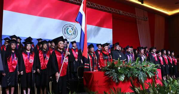 La Nación / UMAX realizó ceremonia de graduación de la Promoción 2025 de medicina y licenciatura en enfermería
