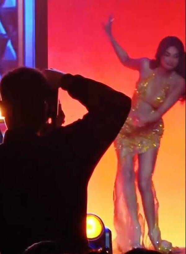 [VIDEO] ¡Se va caer....! Miss Universo 2021 se resbaló