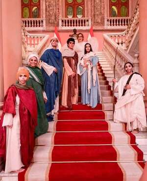 Voces infantiles y arte escénico acompañan el encendido del Árbol de Navidad en la Plaza de la Democracia - Cultura - ABC Color