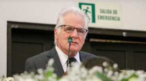 El padre del precandidato Uribe Turbay acusa a Petro de "responsable político" de la muerte de su hijo