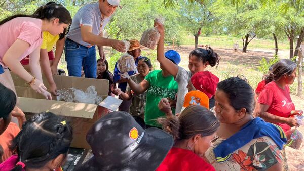 Una Navidad diferente en el Chaco: Familia chaqueña comparte alegría con la comunidad Angaité