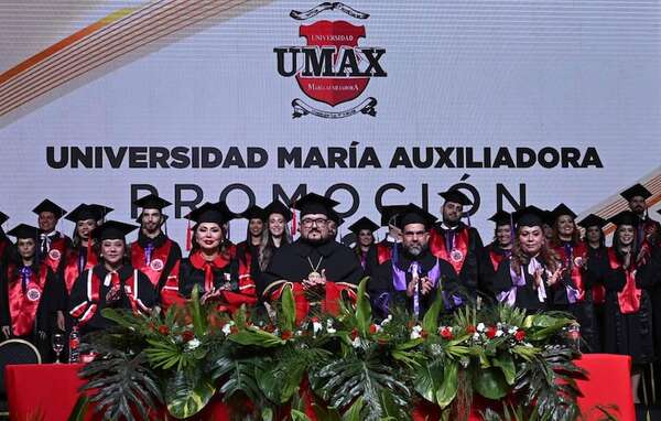UMAX: ceremonia de graduación de promoción 2025 de las carreras de medicina y enfermería - Empresariales - ABC Color