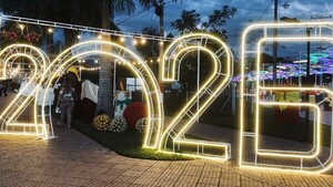 Isla Pucú llena de luces y colores, su pesebre de materiales reciclados