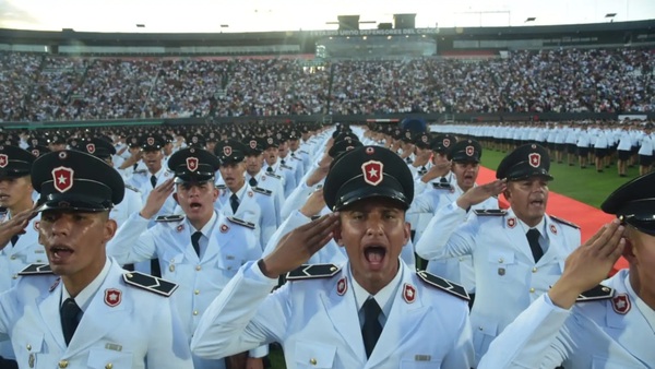 Egresan cerca de 5.000 nuevos policías ante multitudinaria ceremonia en el Estadio Defensores del Chaco - Concepción al Día