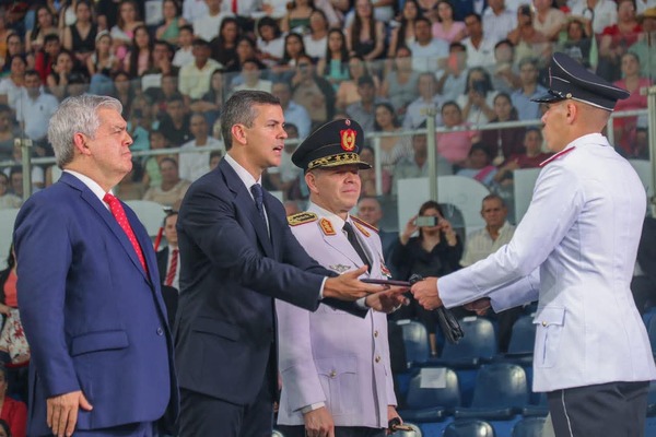Popular / Egresa la segunda remesa de 5000 suboficiales de la Policía