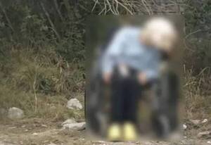 ¡Terrible! Abandonaron a una abuelita al borde de la ruta