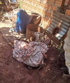 Horror en Villeta: hallan bebé recién nacido enterrado y detienen a su madre - Canal-E