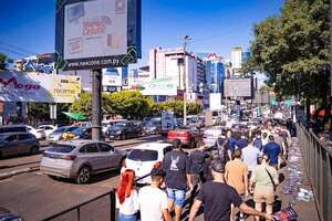 Grado de inversión: CDE pide traducir confianza en obras y reordenamiento del tráfico sobre el puente - Economía - ABC Color