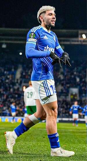 El emotivo homenaje de Julio Enciso a John Cena  - Gente - ABC Color