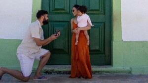 Popular / (GALERÍA) ¡Ja'uta la sopa! Arquero de la Albirroja se comprometió con su novia