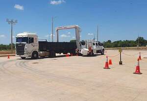 DNIT realiza simulacro operativo en el Puente de la Integración con camiones vacíos  - ABC en el Este - ABC Color