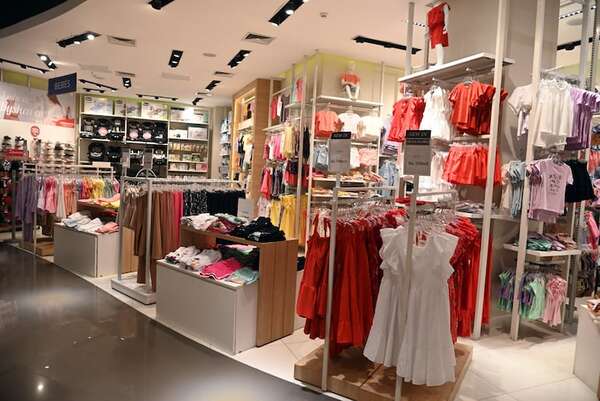 Suben las ventas de comercios y supermercados por cercanía de las fiestas de fin de año  - Economía - ABC Color