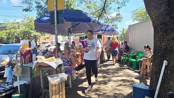 “IPS Ingavi es un mercado”: asegurados denuncian caos, insalubridad y bloqueo de accesos - Nacionales - ABC Color