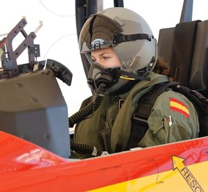 La princesa Leonor realiza su primer vuelo en solitario en el Pilatus PC-21