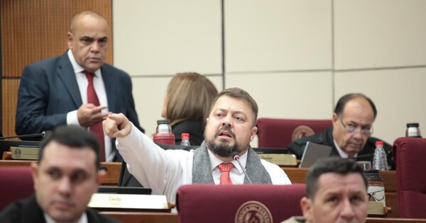 Tras quedarse con la presidencia de la Comisión Permanente, Colym empuja el juicio político a la Corte