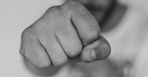 La Nación / Detienen a un hombre luego de ser filmado agrediendo a su pareja