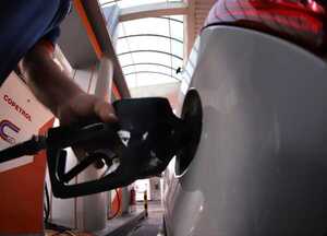 Paraguay registra los precios más bajos de gasoil y nafta en la región - El Trueno