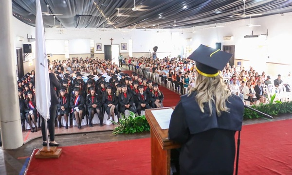 ACADEMO celebró la graduación de 207 nuevos profesionales y docentes en un emotivo acto académico - OviedoPress
