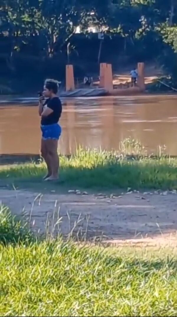 Camioneta cayó de una balsa y el conductor estaría desaparecido en el río Apa - Concepción al Día