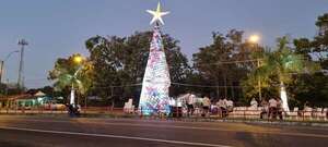 En Villa Florida se dio la habilitación del primer árbol navideño de crochet - Nacionales - ABC Color
