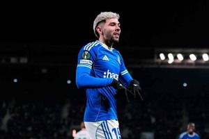 Julio Enciso anota en victoria del Racing de Estrasburgo