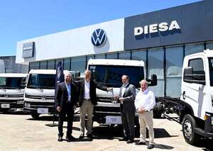 Diesa entrega flota de ocho camiones Volkswagen a NSA - Empresariales - ABC Color