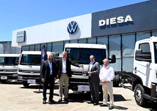 Diesa entrega flota de ocho camiones Volkswagen a NSA - Empresariales - ABC Color