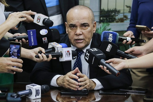 Bachi Núñez exige bajar precios de la canasta y pasaje