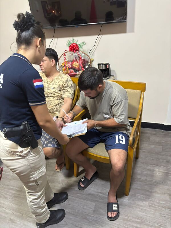 Popular / Golpe a narcos: Capturan a 3 ñatos con el "purete"