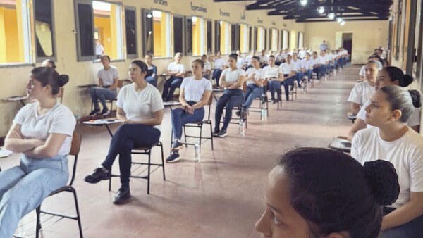 Bajan escala para aspirantes varones aplazados para Policía