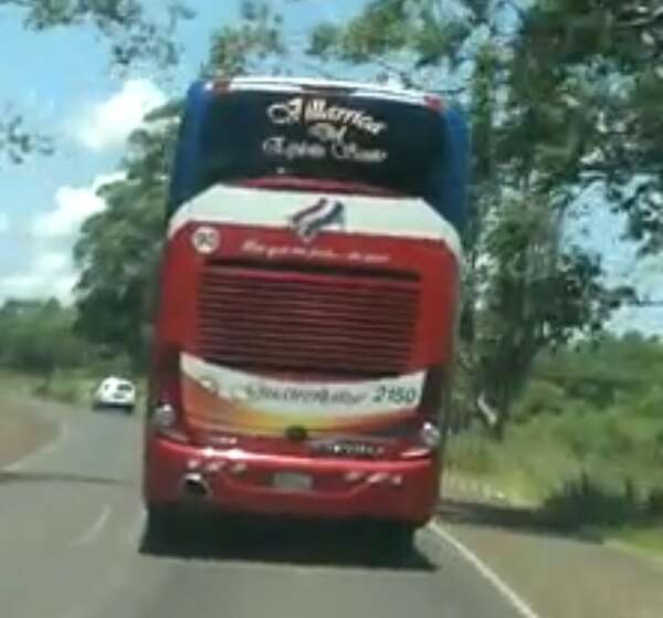 Video: bus de viajes a alta velocidad en la ruta  - Crónicas Ciudadanas - ABC Color