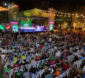 Popular / Omimbipa: Bello encendió Navidad en Asu