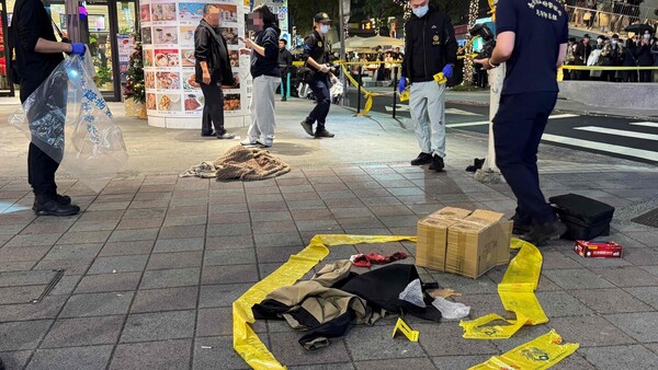 Cuatro muertos, incluido el autor, en ataque con bombas de humo y cuchillo en Taipéi