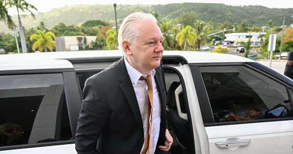 La Nación / Desestiman demanda de Assange contra el Nobel de Machado