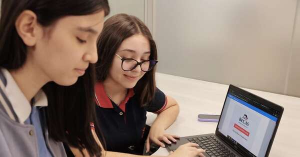 La Nación / Casi 4.000 postulantes registran las Becas Gobierno del Paraguay 2026