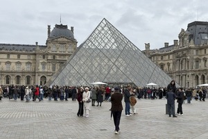 El Louvre en crisis: Robo, huelgas y riesgo de ruina
