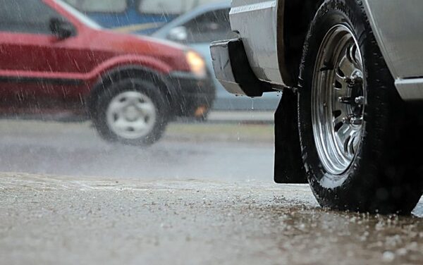Meteorología prevé un domingo caluroso y lluvias con tormentas eléctricas - trece