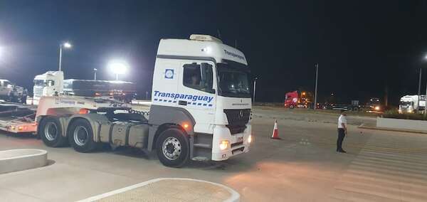 Puente de la Integración: cruce de camiones comenzó con pocos problemas, pero esperan mayor flujo desde mañana - ABC en el Este - ABC Color