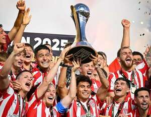 Arzamendia y el gran gesto de sus compañeros tras la consagración de Estudiantes - Fútbol Internacional - ABC Color