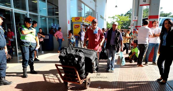 La Nación / Estación de Buses de Asunción registra movimiento masivo de viajeros por Navidad